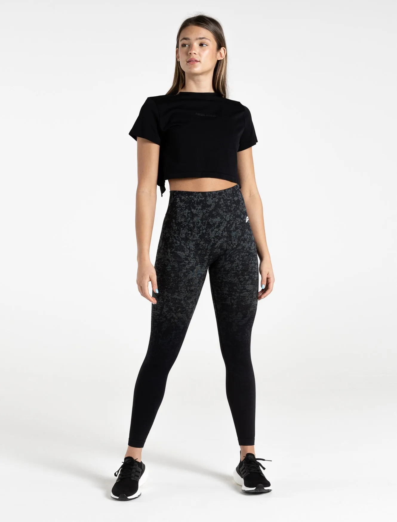 Essential Seamless Crop T-shirt - Blackout