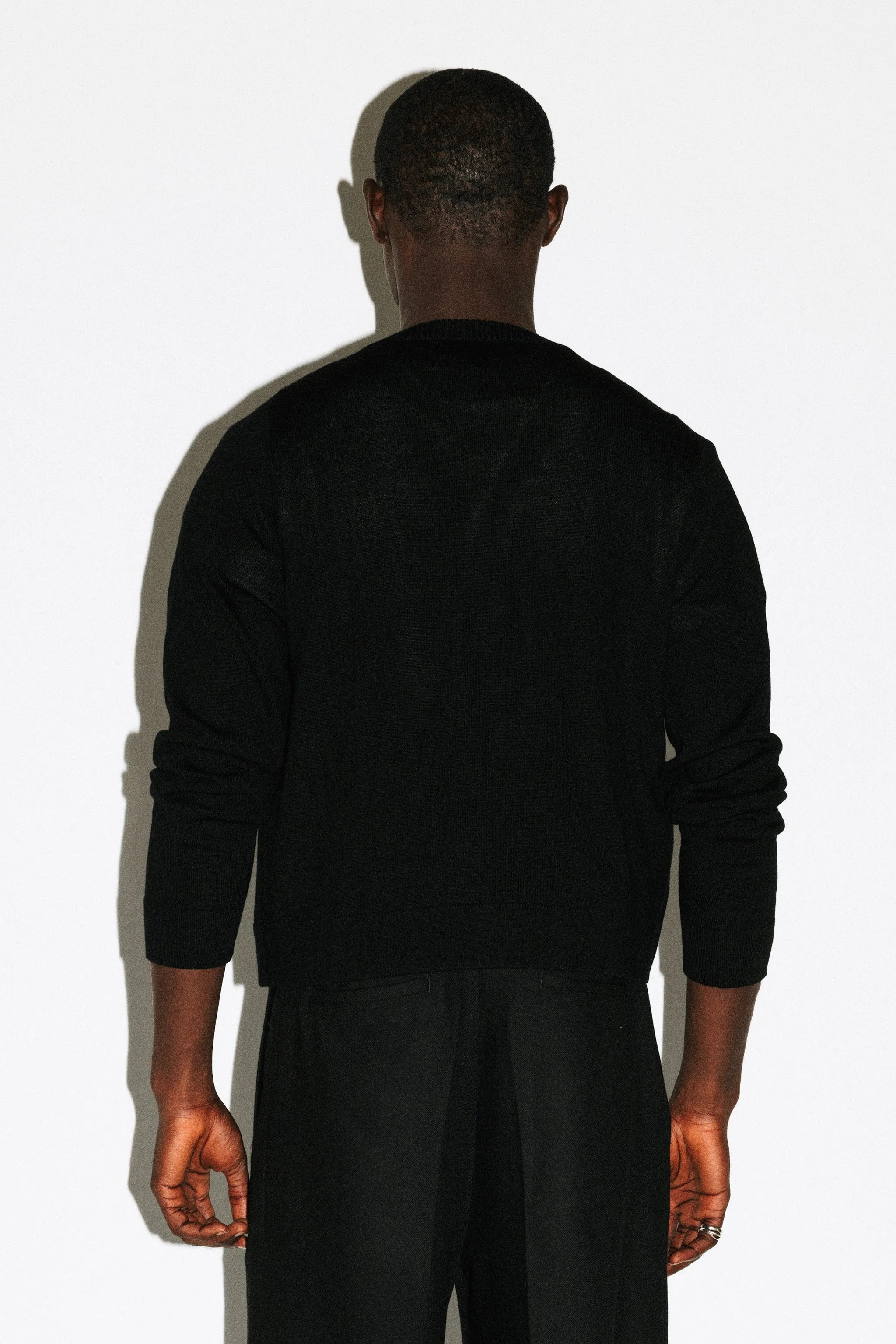 Hammer 90s Fit V-Neck Sweater  |  Black