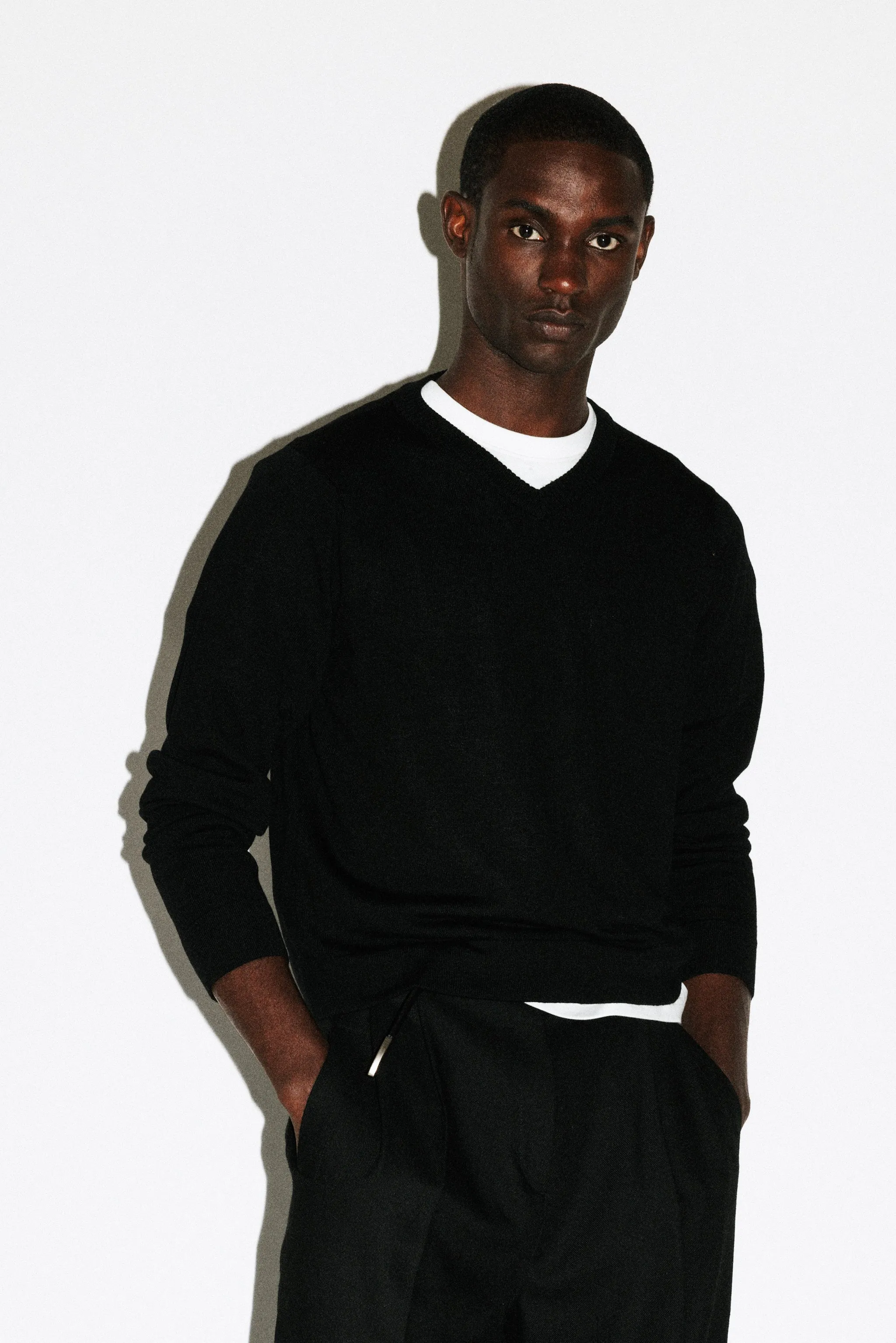 Hammer 90s Fit V-Neck Sweater  |  Black